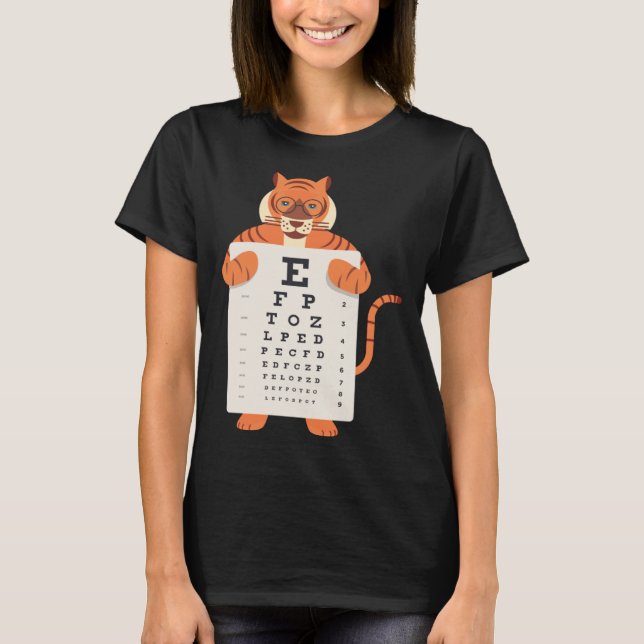 and Cute Tiger with Glasses holding an Eye Chart   T-Shirt (Vorderseite)