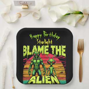 Andere Außerirdischen sehen lebendigen Sonnenunter Pappteller