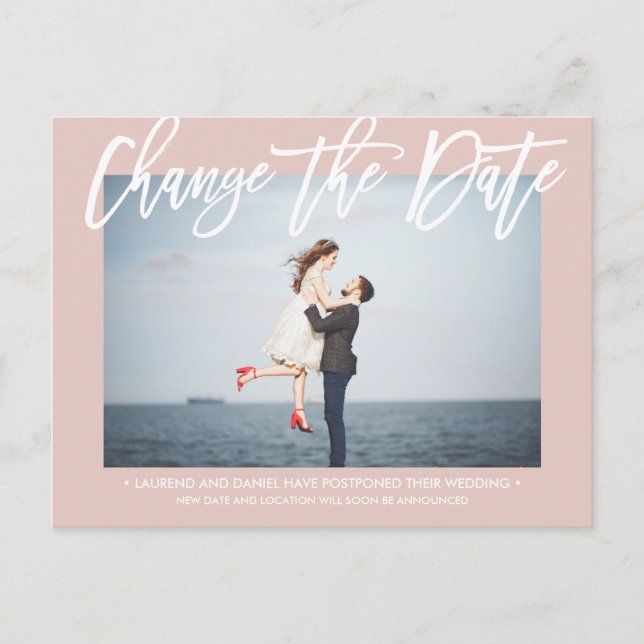 ÄNDERN DES DATUMS Chic Dusty Rose Kalligraphie Fot Ankündigungspostkarte (Vorderseite)