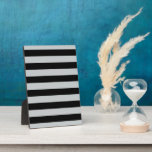 Ändern Sie graue Streifen in eine beliebige Farbe. Fotoplatte<br><div class="desc">Achten Sie darauf, die Farbe für die Vorderseite und Rückseite von Produkten mit zwei Seiten oder mehreren Elementen anzupassen. Ändern Sie einfach die Farbe des grauen Streifen-Designs von dem Preset grau auf schwarz zu einer beliebigen Farbe in einem Schritt. Klicken Sie einfach auf den Knopf "Jetzt anpassen!", um den Farbauswahldialog...</div>