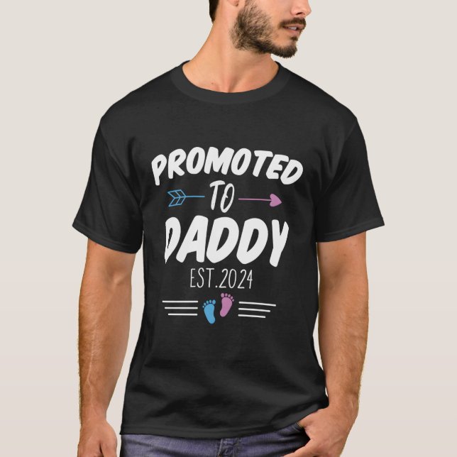 Anfang 2024 für Daddy befördert, bald Papa zu sein T-Shirt (Vorderseite)