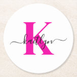 Anfänglicher Mit Monogramm Name in Pink Runder Pappuntersetzer<br><div class="desc">Diese schlichten, eleganten, runden Untersetzer mit Ihrem Vornamen in einem trendigen Schriftart in schwarz Schrift, die über Ihren ersten Einstieg in einen modernen Schriftart mit Kappe in heißen Rosa getippt wurden, sind ideal für den behalt von Tischen und Zählern, die frei von Wasserringen sind. Sie nehmen Tröpfchen auf, damit Sie...</div>