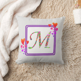 Anfänglicher Name des Monogramms Lila farbige Herz Kissen