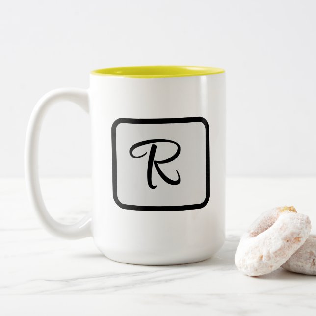 Anfangsbuchstabe Monogramm Logo Gelbe Kaffeetasse (Mit Donut)