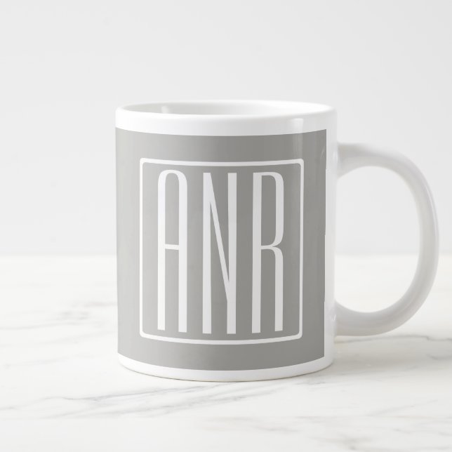 Anfangsbuchstaben Monogramm | Weiß auf Hellgrau Jumbo-Tasse (Rechts)