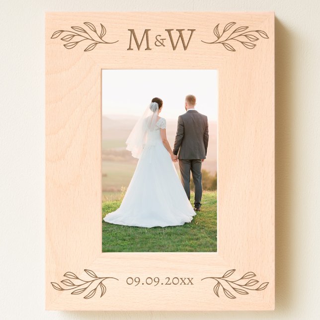 Anfangsdatum Personalisiert Geätzte Rahmen (Modern wedding couple monogram initials date personalized botanical leaf etched wooden frame)