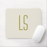 Anfangseinfaches, grünes Monogramm Mousepad<br><div class="desc">Sage grüne Monogramm Initial auf hellgrauem Hintergrund einfache Design.</div>
