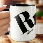 Anfangsname Monogramm Tasse<br><div class="desc">Auf dieser einzigartigen Kaffeemaschine ist Ihr Monogramm in großen, schicken Schriftzeichen mit Ihrem Vornamen unterlegt - ideal für sich selbst oder als Geschenk. *TIPP: Möglicherweise müssen Sie die Werkzeuge Bearbeiten verwenden, um die Platzierung Ihres Initials anzupassen.</div>