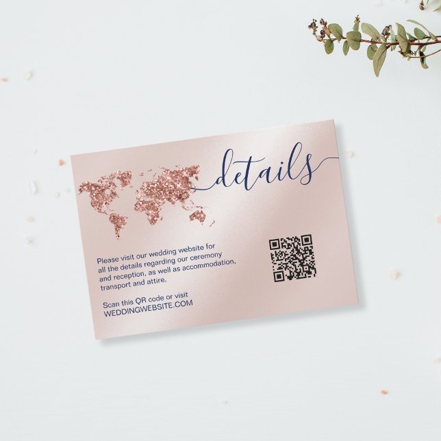 Angaben QR-Code für das Hochzeitziel Weltkarte RSVP Karte (rose gold glitter world map)