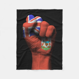 Angehobene geballte Faust mit Bermuda-Flagge Fleecedecke