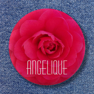 Angelique auf einer rosa Kamelie Button