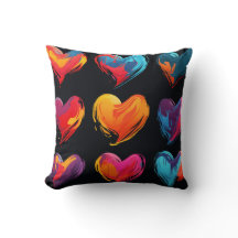 Angemalte Herzen auf schwarzem Hintergrund