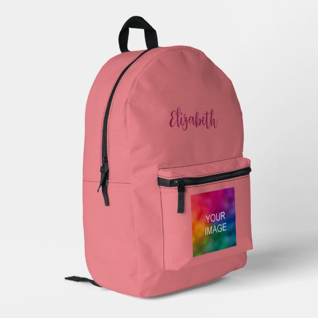 Angepasste Typografie Skriptname Charisma Solid Co Bedruckter Rucksack (Rückseitige Ecke links)