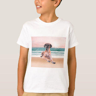 Angepasster Niedlicher Großer Dan Hund sitzend am T-Shirt