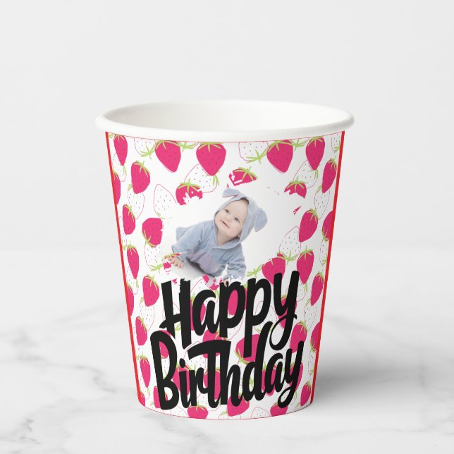 Angepasstes Erdbeermuster - Happy Birthday Pappbecher (Vorderseite)