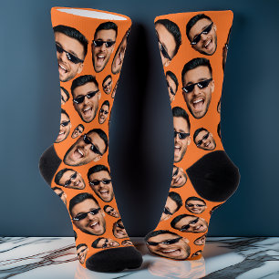 Angepasstes Foto mit der Funny Funny Face über Soc Socken