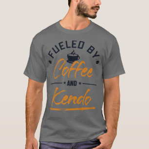 Angeregt durch Kaffee und Kendo Kenjusu Kata Katan T-Shirt