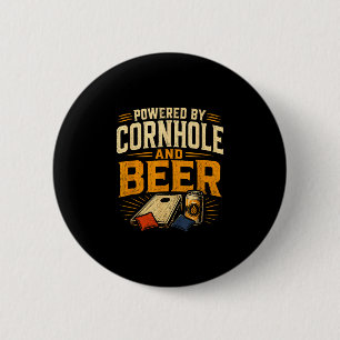 Angetrieben von Cornhole und Bier lustiger Tailgat Button