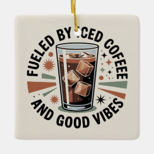 Angetrieben von Eiskaffee und guter Laune Keramikornament