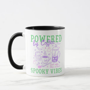 Angetrieben von Kaffee und gruseligen Vibes Hallow Tasse