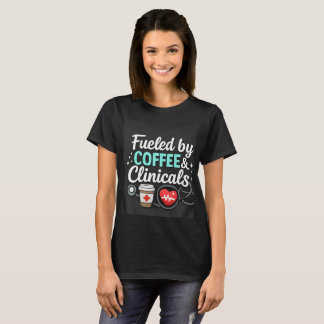 Angetrieben von Kaffee und Klinik-Chaos Krankenpfl T-Shirt