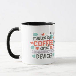 Angetrieben von Kaffee und Kommunikationsgeräten Tasse
