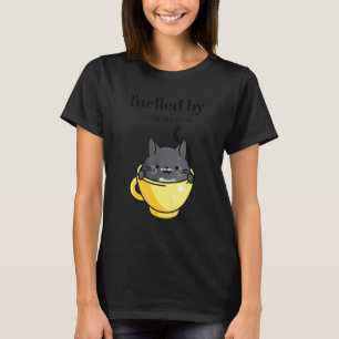 Angetrieben von Kaffee und Kriminalität Katze Cosy T-Shirt