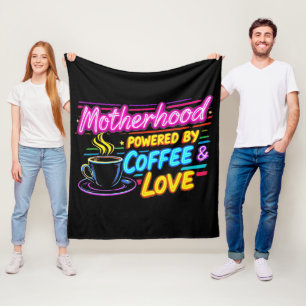 Angetrieben von Kaffee und Liebe   Lustiger Mutter Fleecedecke