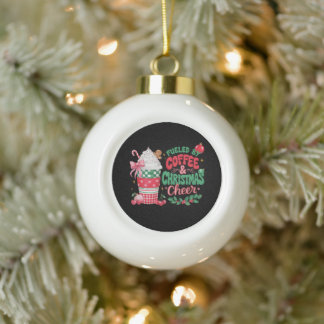 Angetrieben von Kaffee & Weihnachtsstimmung Kokett Keramik Kugel-Ornament