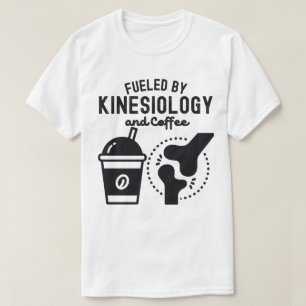 Angetrieben von Kinesiologie und Kaffee T-Shirt