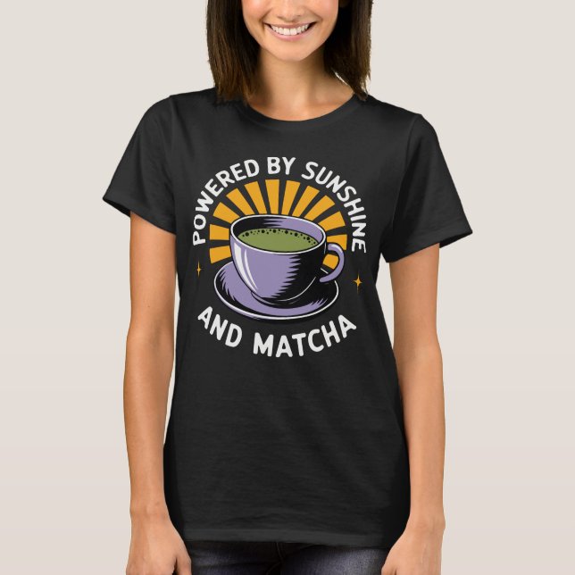 Angetrieben von Sonnenschein und Matcha T-Shirt (Vorderseite)