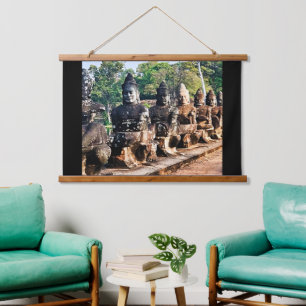 Angkor Thom Götterstatuen  Wandteppich Mit Holzrahmen