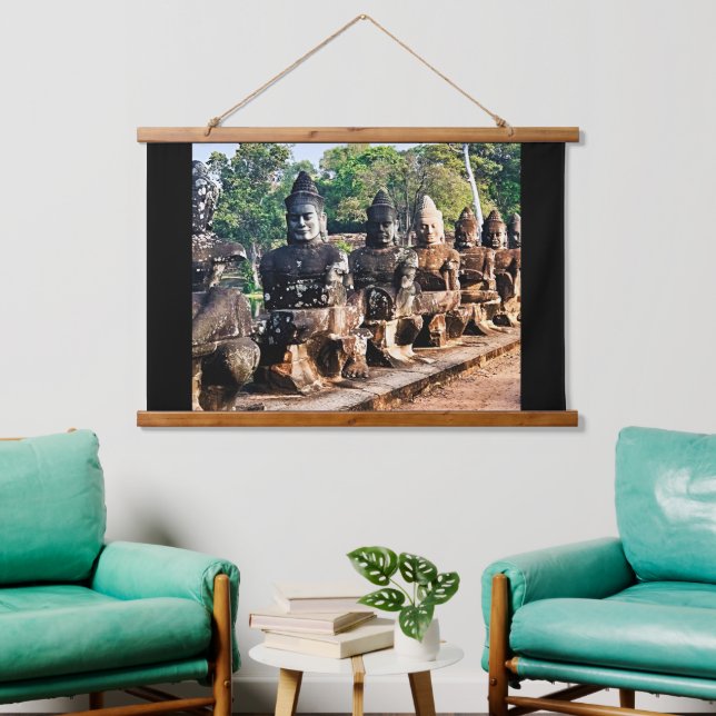 Angkor Thom Götterstatuen  Wandteppich Mit Holzrahmen (Wohnzimmer)