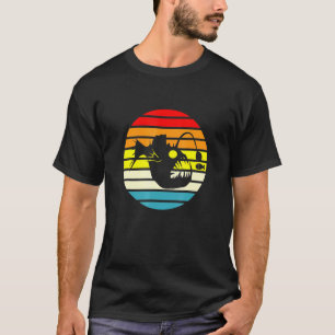 Anglerfisch frisst Köder -- Retro Vintage Tiefsee T-Shirt
