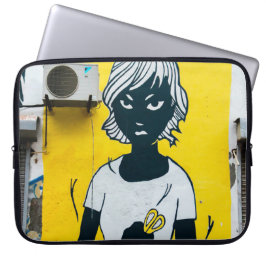 Angry Girl Painting Street Murals Laptopschutzhülle