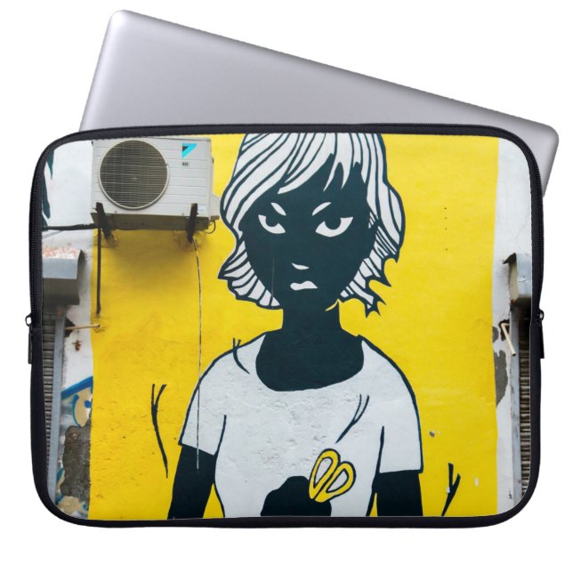 Angry Girl Painting Street Murals Laptopschutzhülle (Vorderseite)
