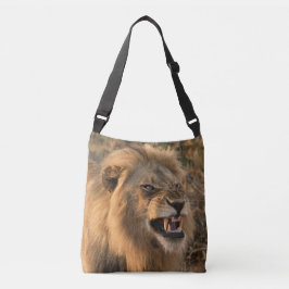 Angry Lion in natürlicher Umgebung Tragetaschen Mit Langen Trägern