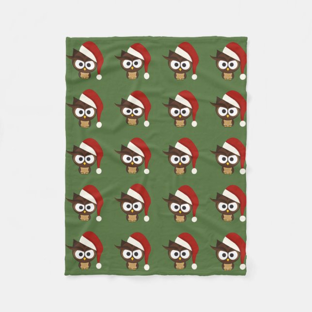 Angry Owl mit Weihnachtsmannmütze Fleecedecke (Vorderseite)