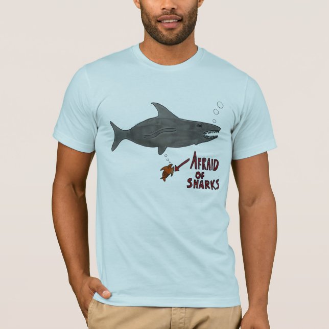 Ängstlich von den Haifischen T-Shirt (Vorderseite)