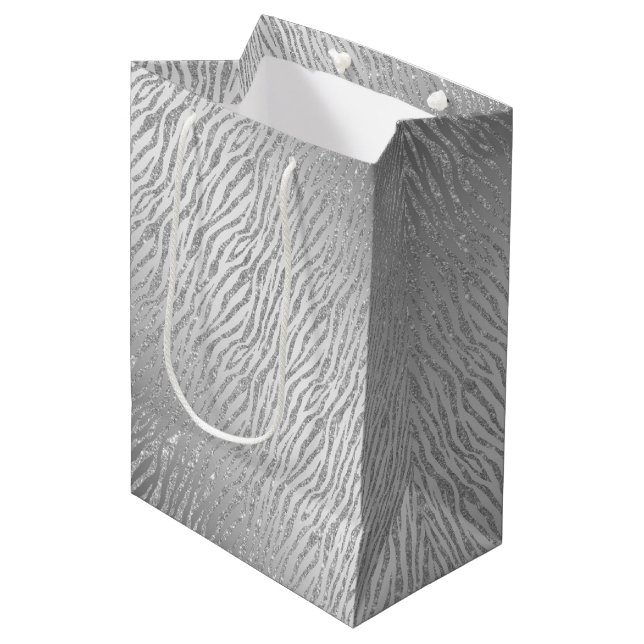 Animal Print Silver Glitzer Glam Mittlere Geschenktüte (Vorderseite Schrägansicht)
