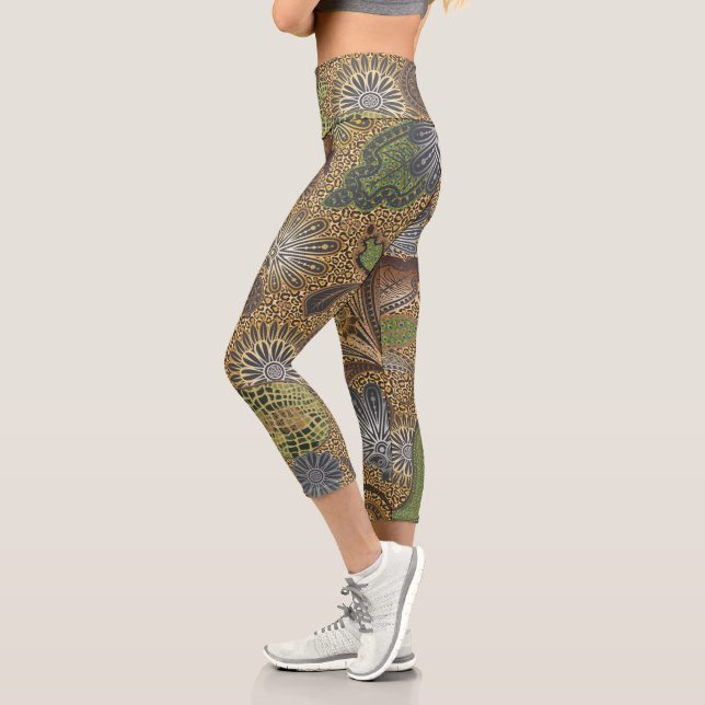 Animal Prints Sage und Gold Fantasy Paisley Capri Leggings (Links)