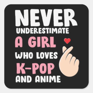 Anime & K-Pop Zitate : Unterschätzen Sie niemals e Quadratischer Aufkleber