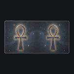 Ankh Symbol Bedeutung – Schlüssel des Lebens´7 Schreibtischunterlage<br><div class="desc">Das Ankh (☥) ist ein altes ägyptisches Symbol für Leben, Unsterblichkeit und göttliche Kraft. Es wurde von Gottheiten wie Isis und Osiris getragen und steht für ewiges Leben.</div>