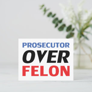 Anklägerin über Felon Typografie, rot-weiß Postkarte