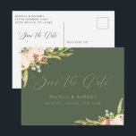 Ankündigung Datum freihalten<br><div class="desc">Elegantes botanisches Waldwaldgrün und florale Gartenarrangements,  Hochzeit speichern das Datum Postkarte. Die Karte zeichnet sich durch elegante Kalligraphie "Save the Date" auf Vorder- und Rückseite aus.</div>