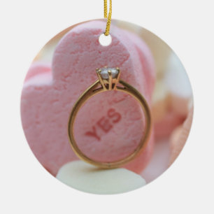 Ankündigung der Diamantring-Verlobung Keramikornament