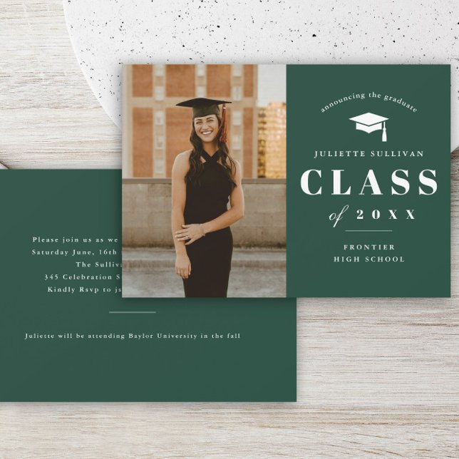 Ankündigung des Abschlusses "Budget Minimal Type F (Budget classic typography green and white graduation photo invitation announcement cards.)