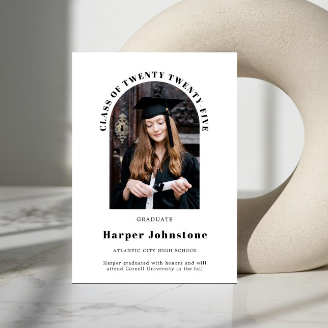 Ankündigung des Abschlusses Minimalistisches Einfa (Minimalist and simple Class of photo graduation announcement front view.)