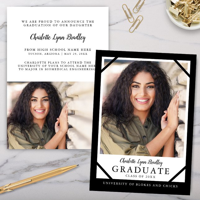 Ankündigung des Abschlusses Schwarz/Weiß (modern trendy 2 photo graduation announcement with simple modern minimalist design)