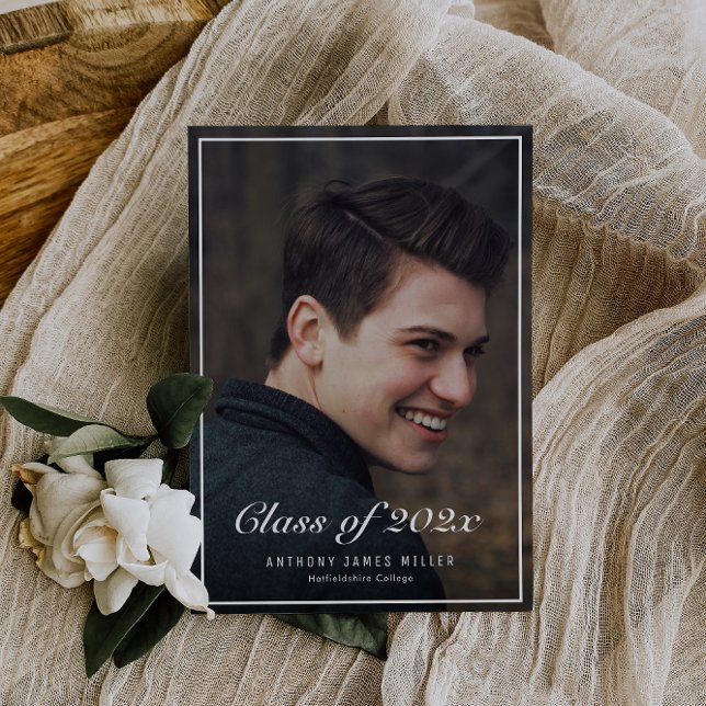 Ankündigung des Uni-Abschlusses des klassischen Fo (Von Creator hochgeladen)